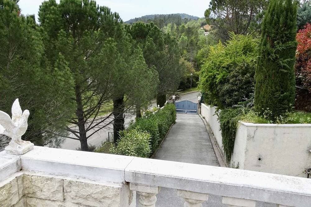 Foto 7 von 18: House with swimming pool next to Lake Saint-Cassien