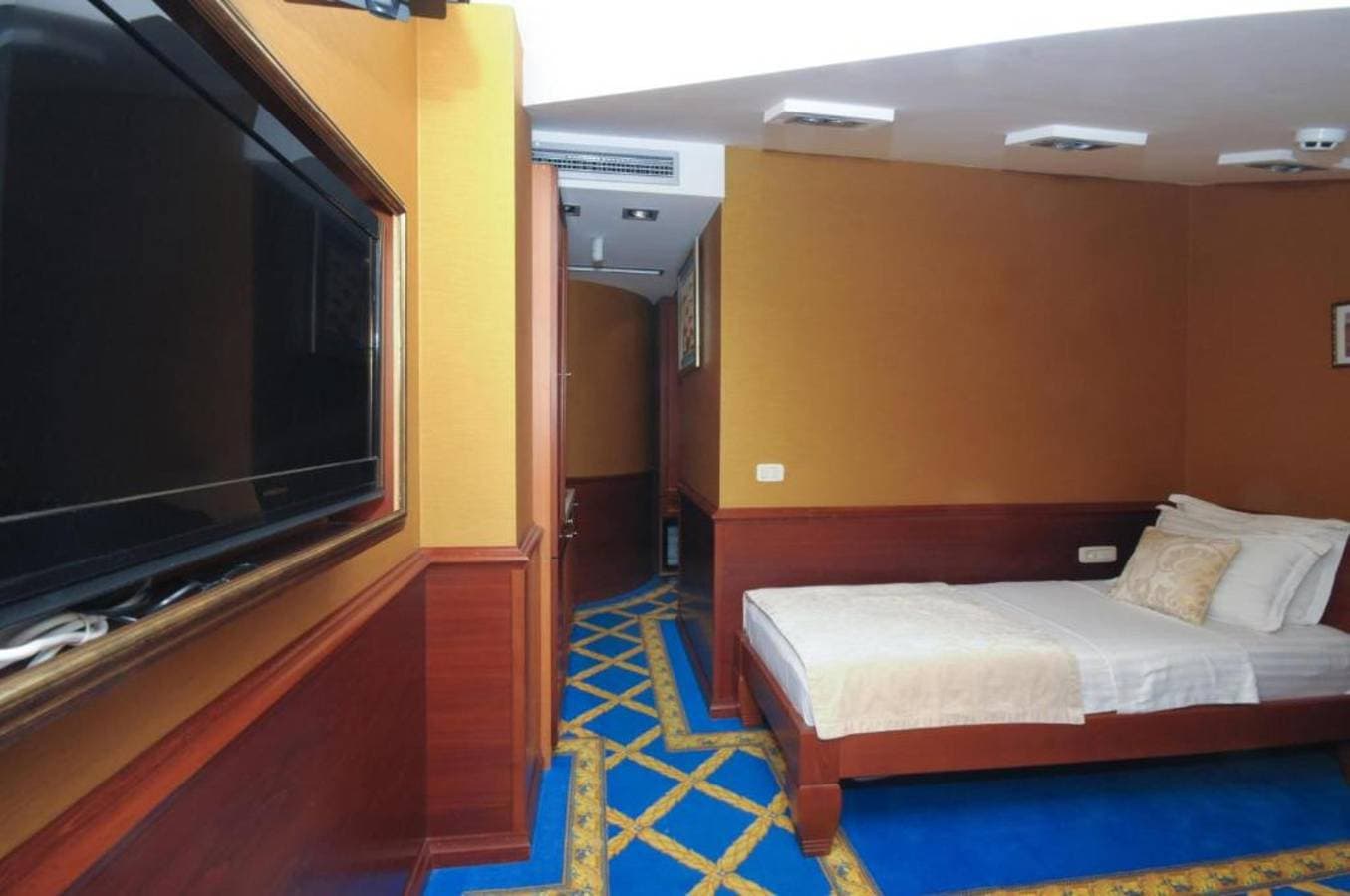 Foto 3 von 27: Zimmer mit Meerblick in Luxusvilla mit Privatstrand