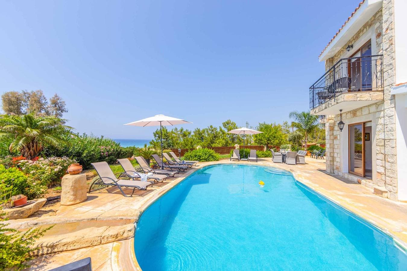 Foto 3 von 45: Villa für 8 Personen mit Balkon