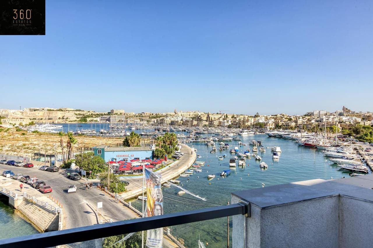 Gzira's Seashore Stayaway close to Manuel Island 1
