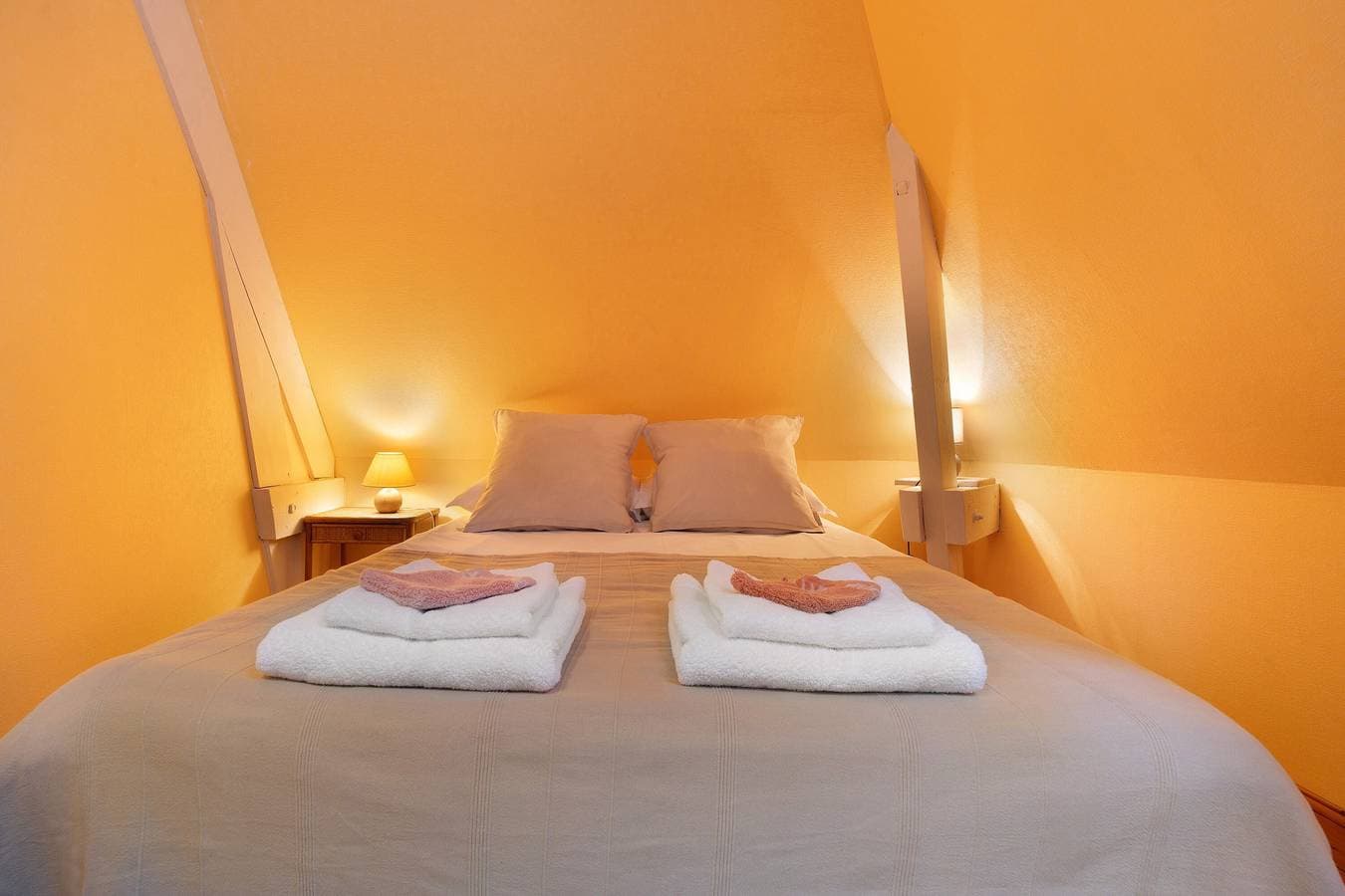 Foto 5 von 27: Gästezimmer 'Piscine, Parking, Clim, Wifi, Petit déjeuner, Jardin 4 ha, Hôtes parlent anglais'