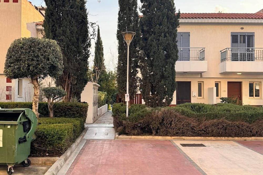 Foto 9 von 30: Elysia park - Charming 2Br Townhome with Pool, Gym, Free parking-Paphos central