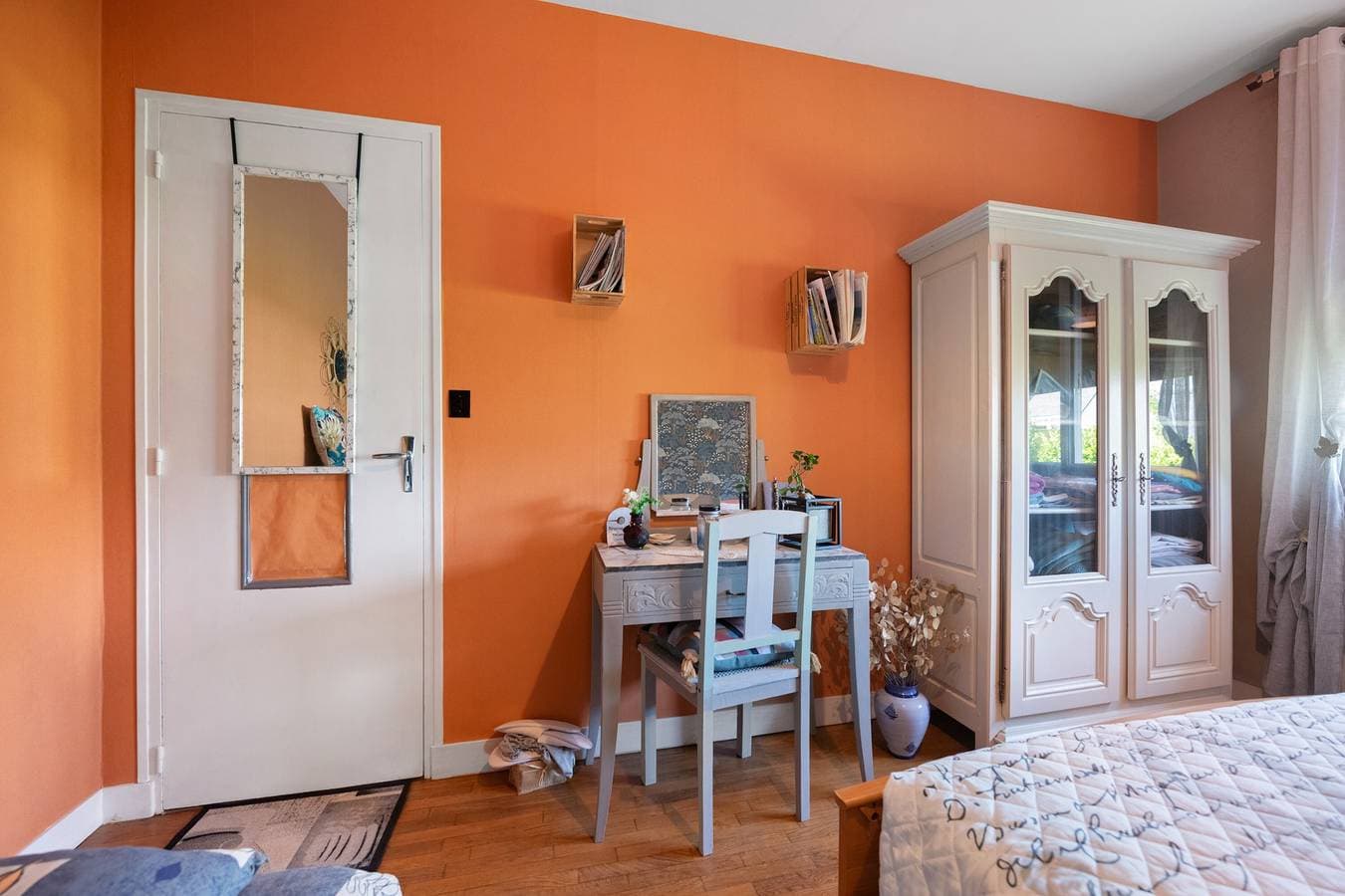 Foto 4 von 26: Gästezimmer „Les Camélias“ mit Gemeinschaftsterrasse und privatem Garten