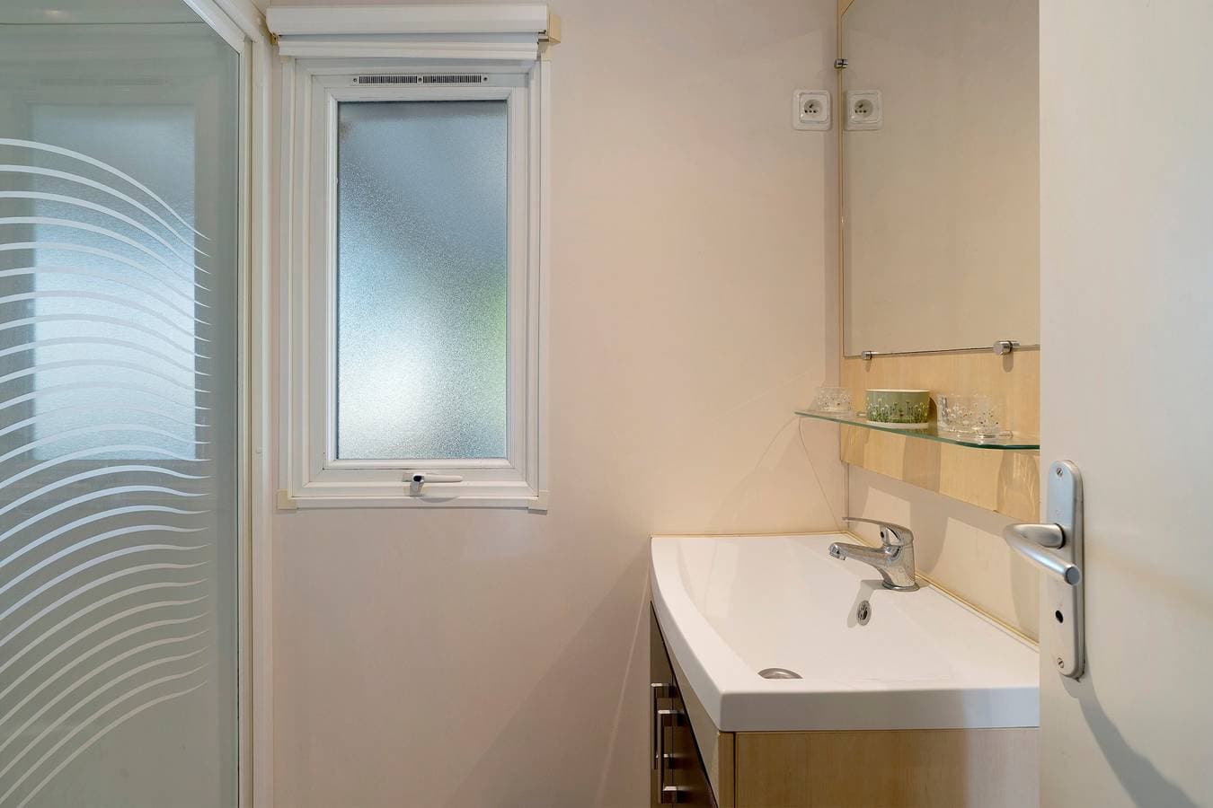 Foto 10 von 24: Mobilheim „Des Autruches“ mit privater Terrasse, WLAN und Klimaanlage