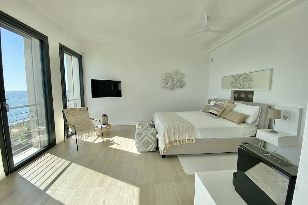 Foto 2 von 30: Fenandgi exklusive Villa direkt am Strand mit beheizbarem infinity Pool