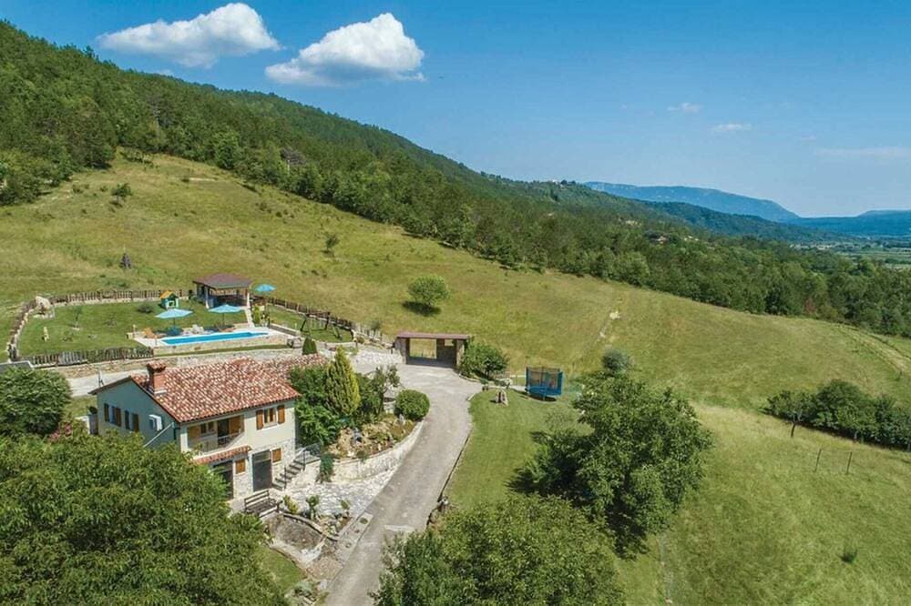 Foto 11 von 30: Gemütliche Villa mit Pool, umgeben von Natur