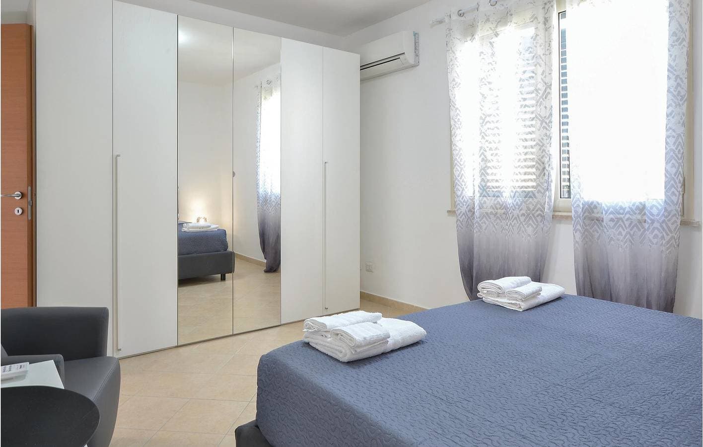 Foto 12 von 16: Appartement am Strand: AC, Parkplatz, Terrasse