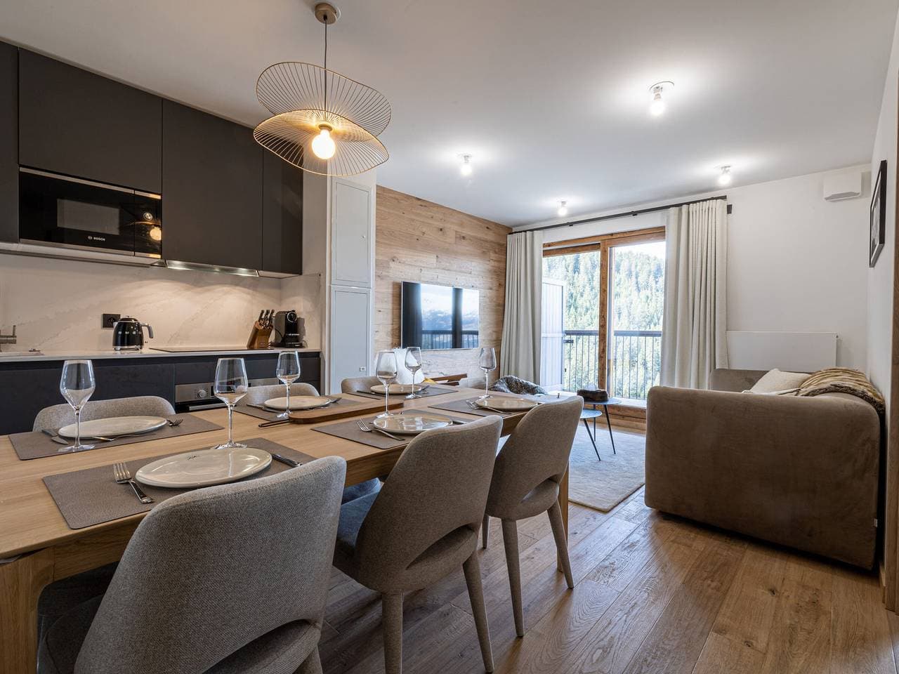 Neu und Sonnig, 2 Zimmer + Kabine, Nahe Zentrum und Pisten, Balkon, WLAN, Parkplatz 1