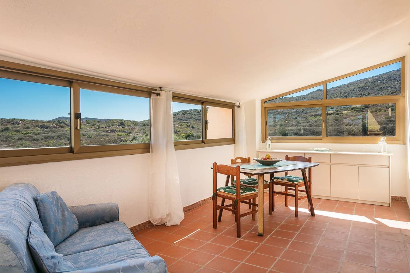 Foto 7 von 23: Ferienwohnung "Casa Marianna" mit Blick auf das Meer und die Berge, Balkon