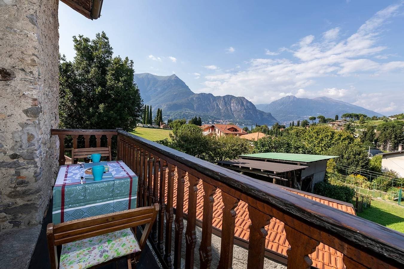 Foto 3 von 40: Ferienhaus 'Cascina Taronico' mit Seeblick und WLAN