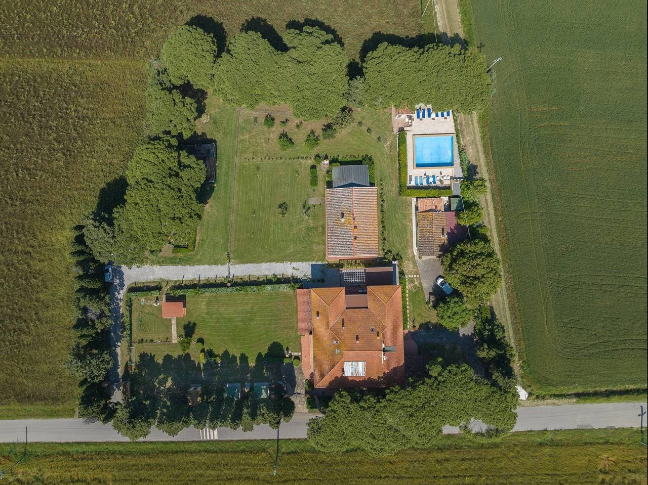 Foto 7 von 29: Podere Nuti – 1 La Regola: Überdachte Terrasse, Pool & Garten, privater Parkplatz