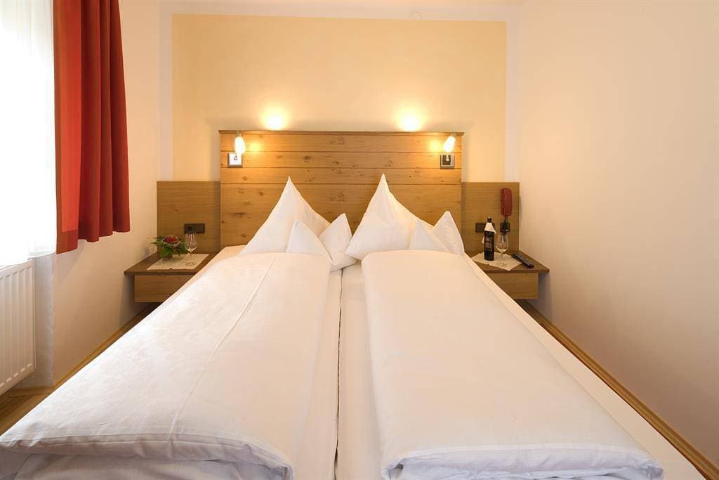 Foto 4 von 24: Doppelzimmer Blaser
