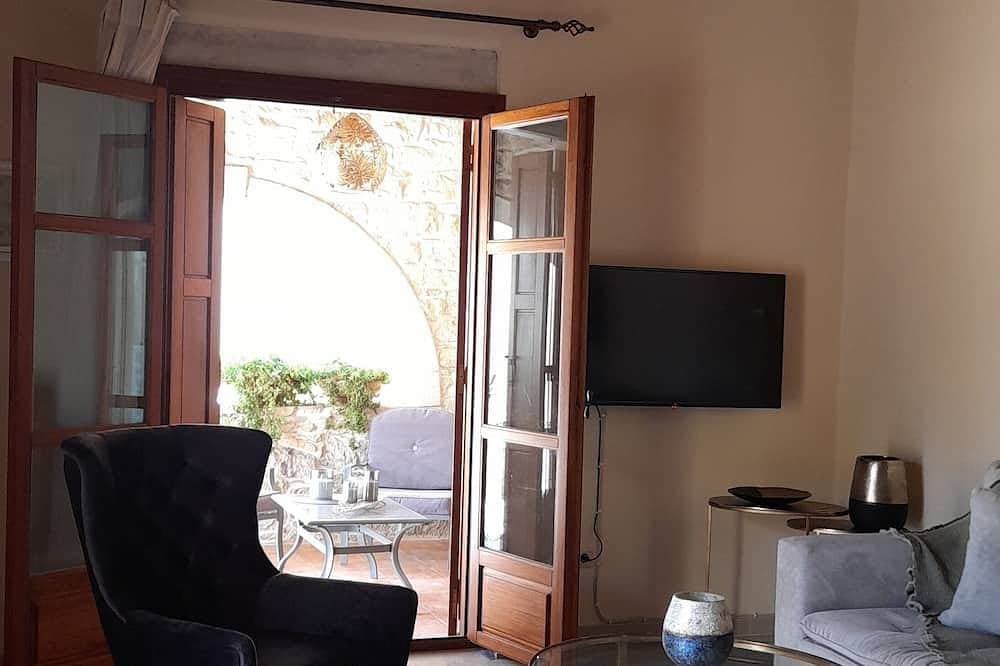 Foto 10 von 23: 150τ.μ villa στο κεντρο καμηλαριου