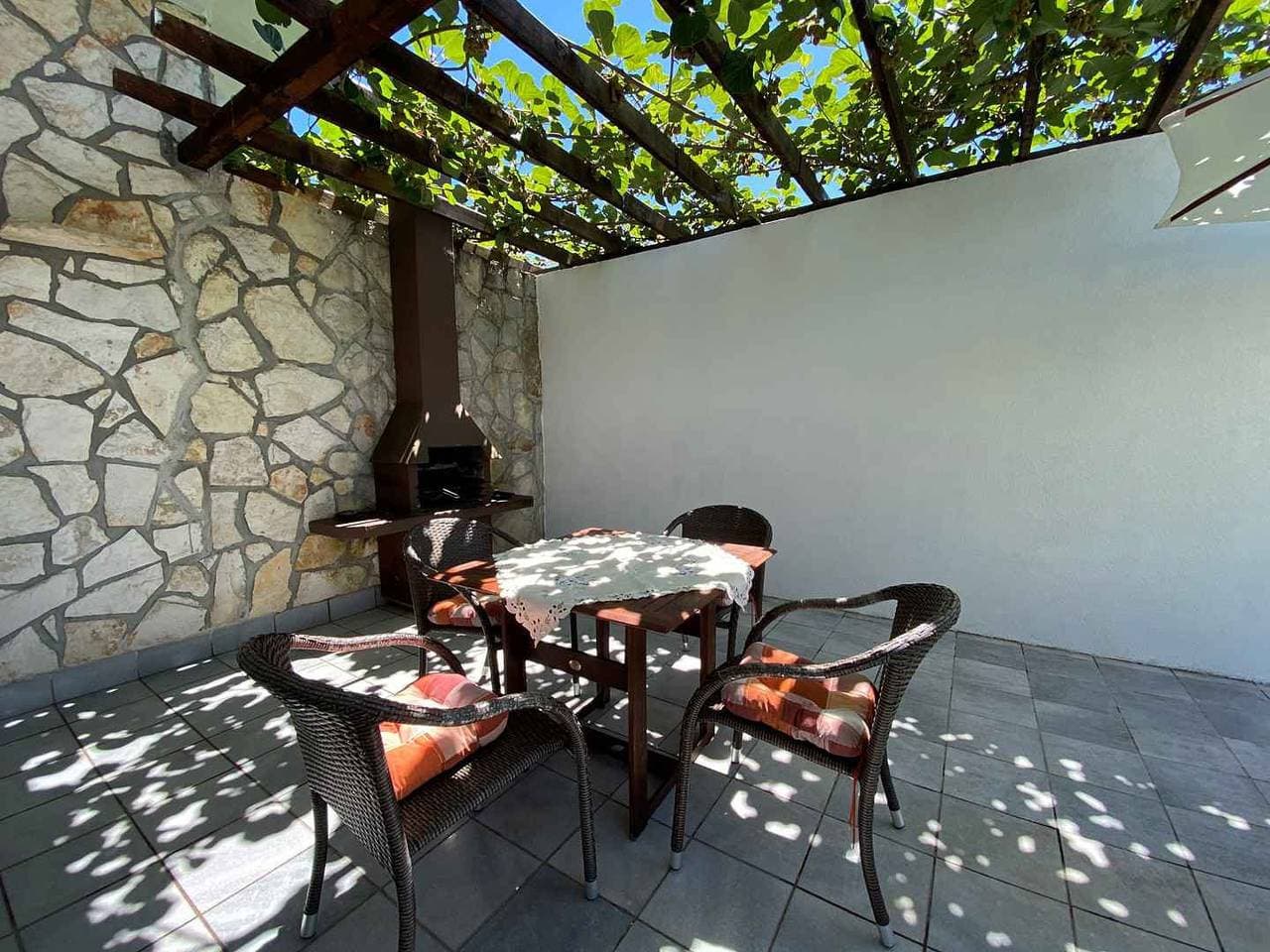 Foto 2 von 27: Ferienwohnung mit Terrasse und Klimaanlage