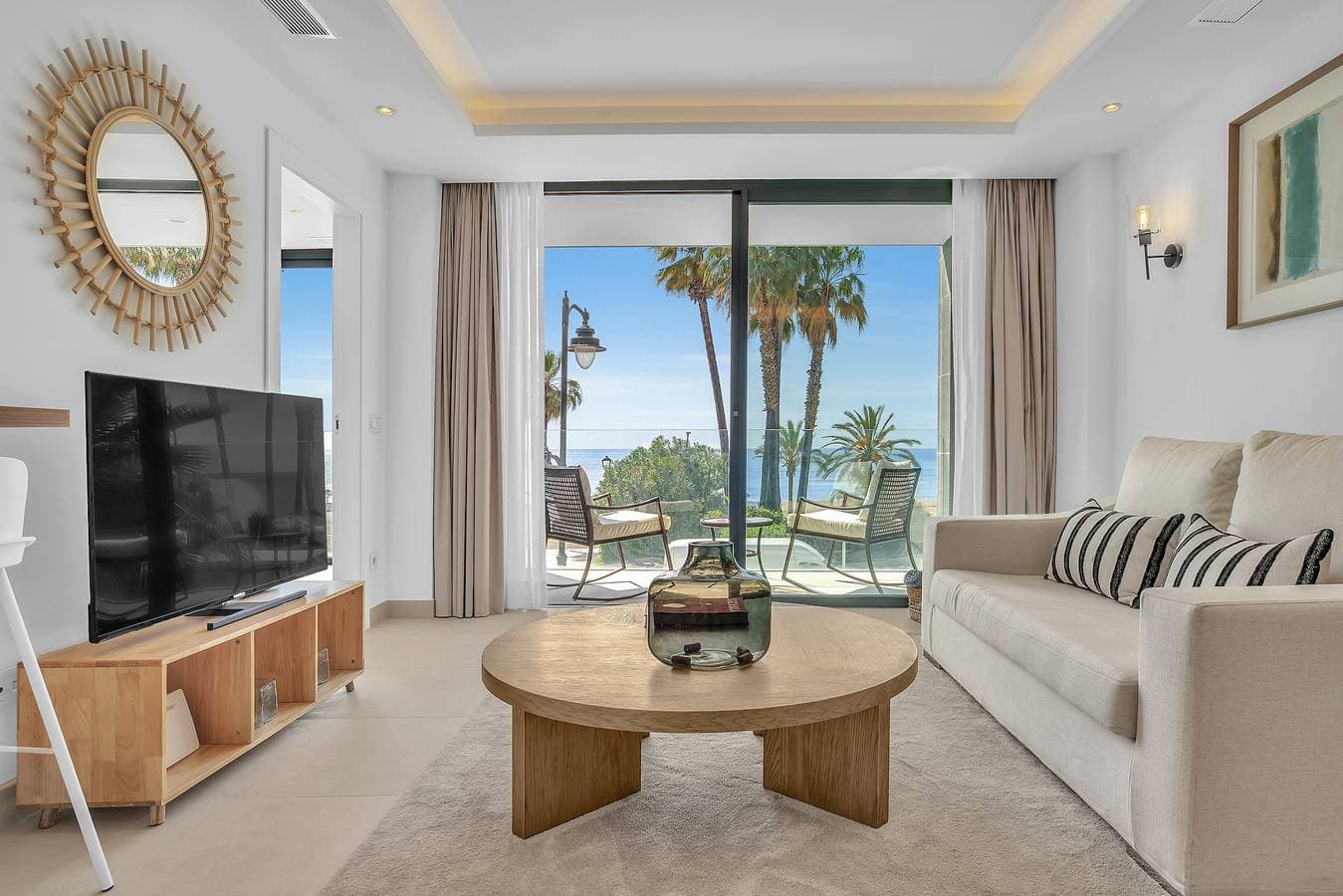 Foto 2 von 48: La Viu - Luxury Beachfront Apartment