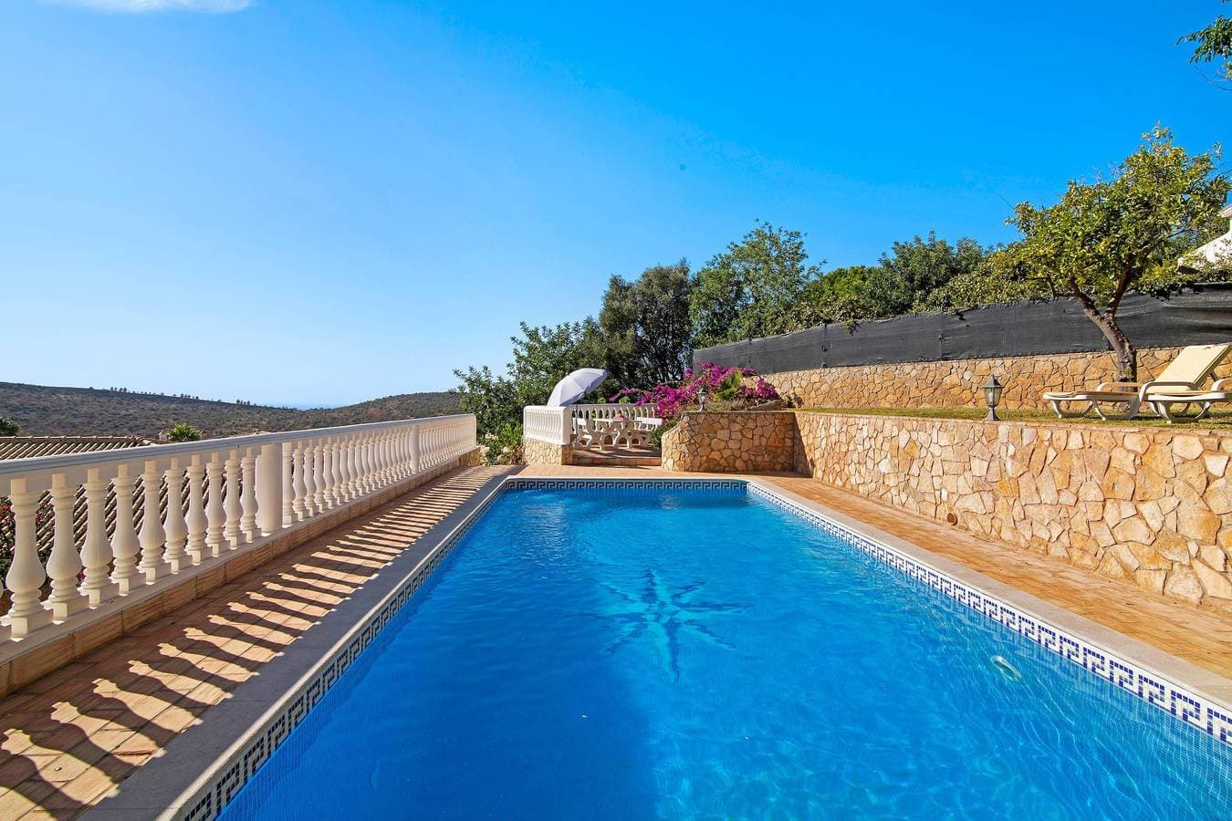 Foto 2 von 28: Ferienvilla Isabel mit Bergblick, WLAN, Klimaanlage, Pool, Garten und Grill