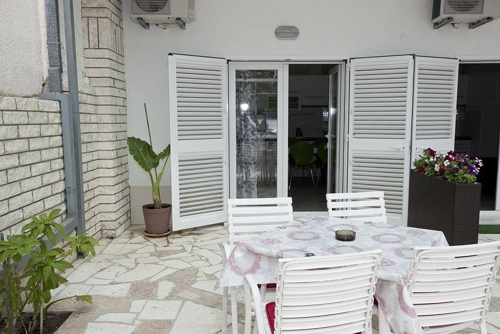 Foto 11 von 36: Ferienwohnung in Duće mit Meerblick, Terrasse, Klimaanlage, W-Lan (850-1)