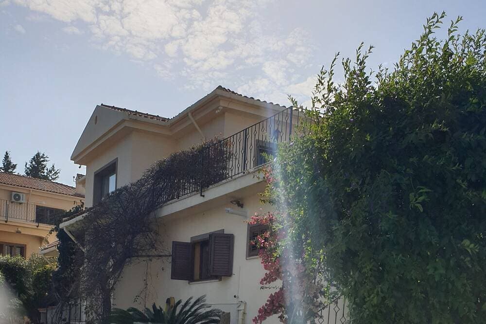 Foto 9 von 26: Spacious Villa With Private Pool, sea and Mountain View