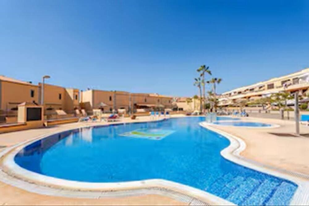 Room + bathroom, splendid sea view, well equipped 1