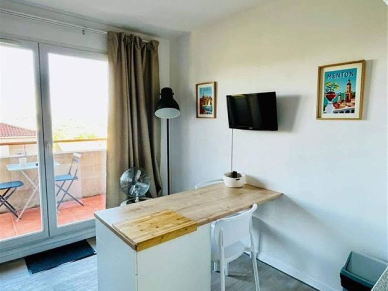 Foto 5 von 10: Apartment in Grasse mit Bergblick