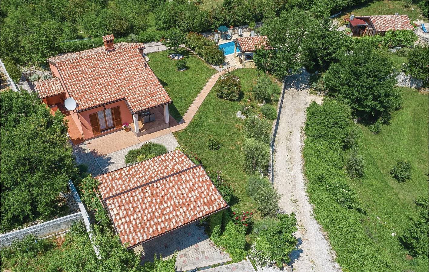 Foto 3 von 35: Geräumige 130 m² große Wohnung mit Pool, WLAN und Parkplatz in der Nähe von Sehenswürdigkeiten