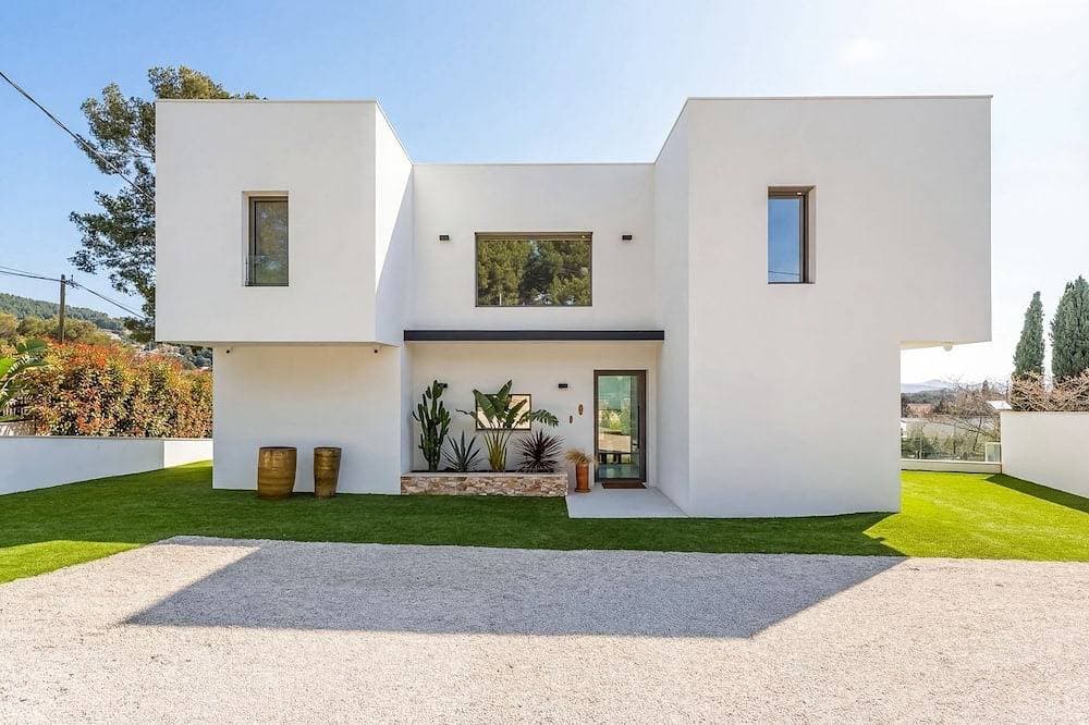 Foto 10 von 19: Modern house with sea view