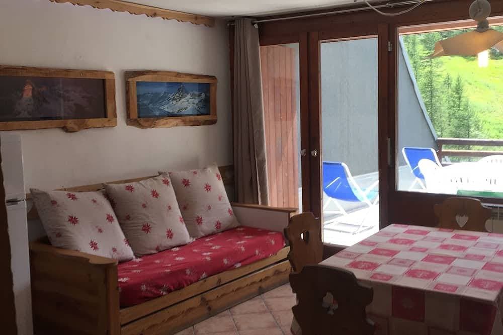 Foto 6 von 12: Panoramische Zwei-Zimmer-Wohnung mit Terrassen in Cervinia. Blick auf die Skipisten. WLAN inklusive.