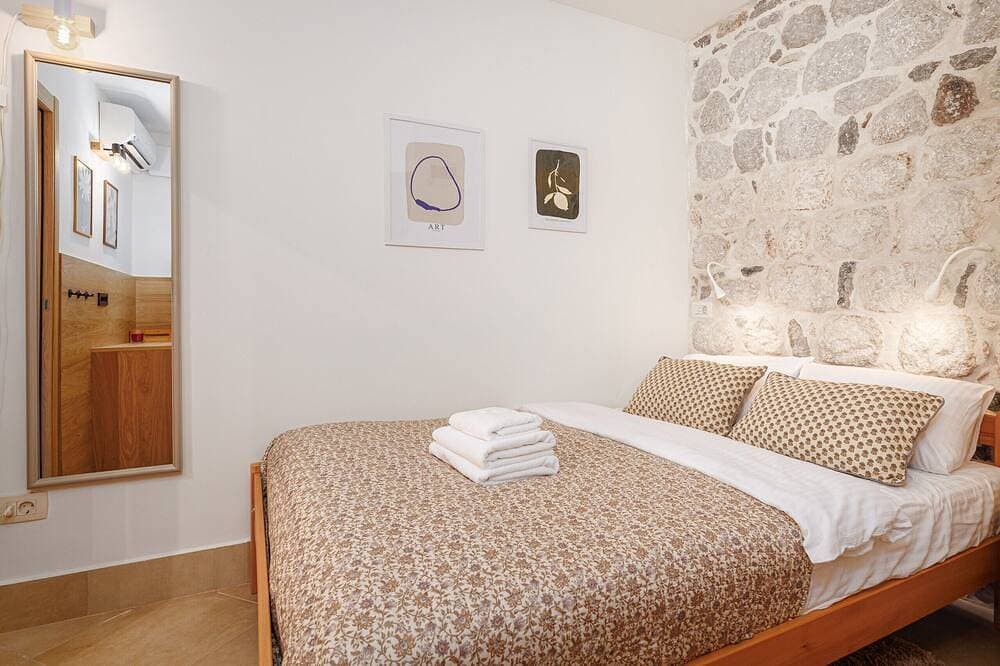 Foto 4 von 30: Historic Waterfront Apartment