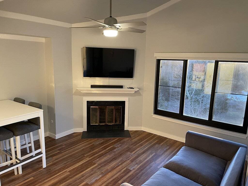 Foto 5 von 28: Modern Condo Ski In/Ski Out with Night Skiing - 2 Beds/Full Bath, Full Kitchen