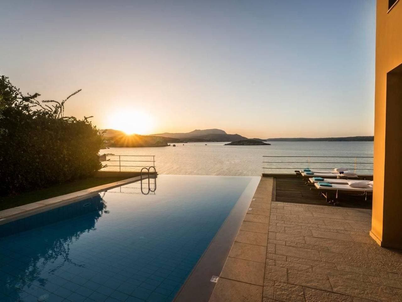Foto 2 von 29: Anemos Villa Ferienhaus Aussicht Gemütlicher beheizter Pool