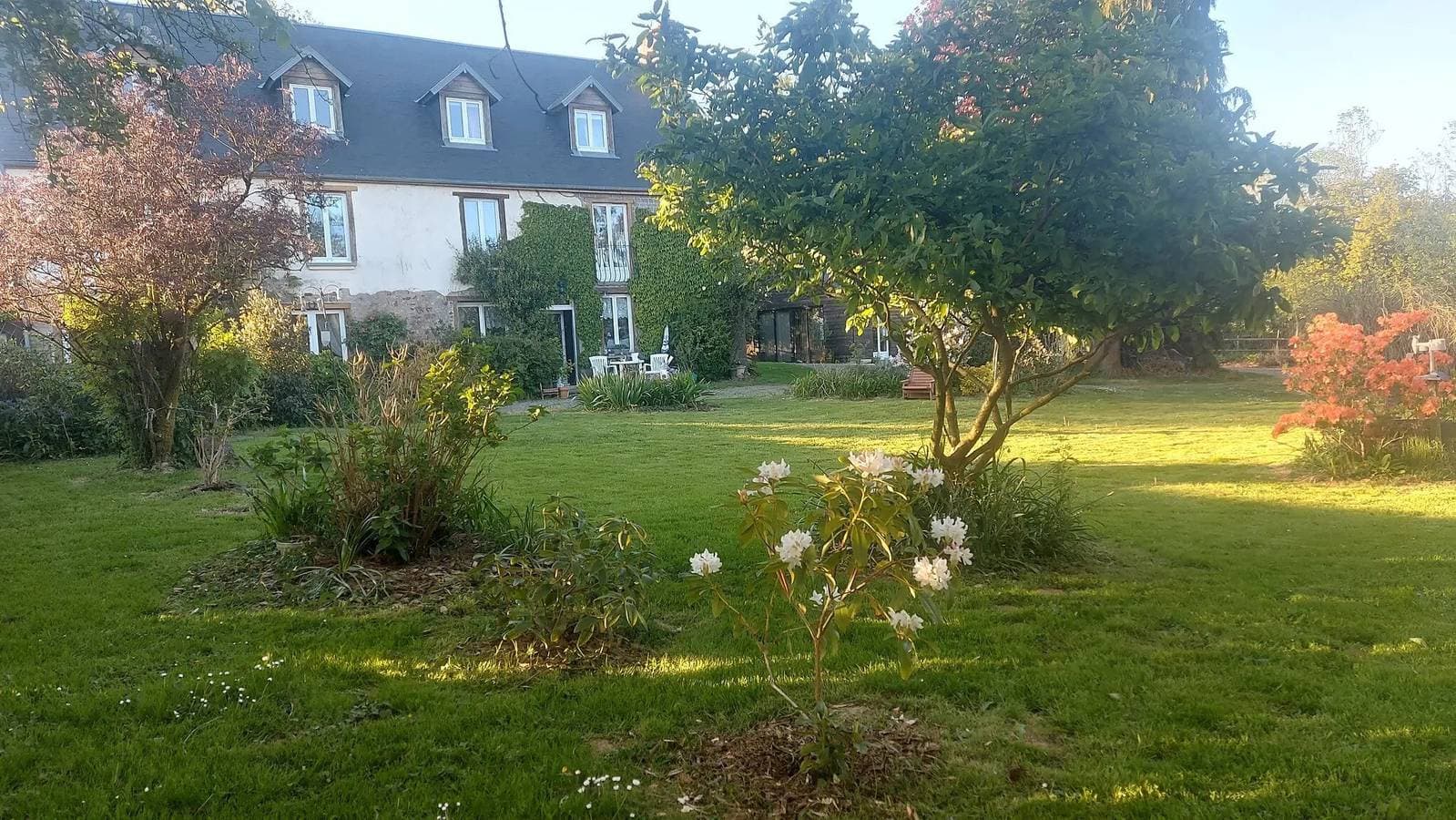 Foto 12 von 25: Chalet „Mitten in der Natur“ mit privater Terrasse, ruhiger Lage, Gemeinschaftsgarten & WLAN