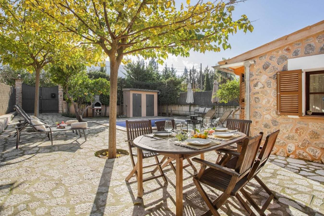 Foto 4 von 22: Klimatisiertes Ferienhaus mit Pool, Terrasse, Bergblick und WLAN
