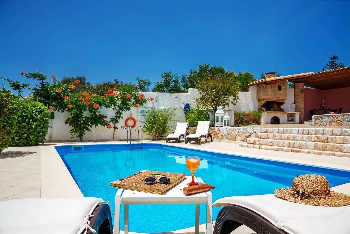 Foto 2 von 70: Luxury Seaside Villa Plumeria – 50m to Sandy Beach