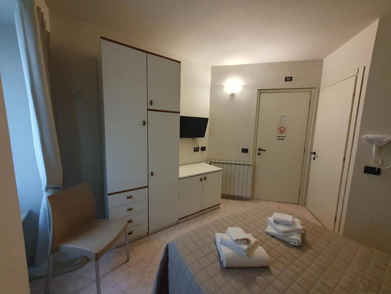 Foto 10 von 13: Double Room with Private Bathroom