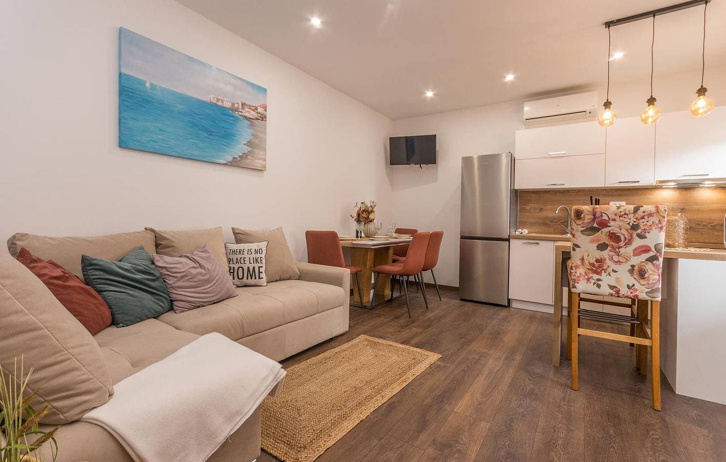 Foto 3 von 24: Gemütliche Ferienwohnung mit Pool, Terrasse und nur 1 km vom Strand entfernt
