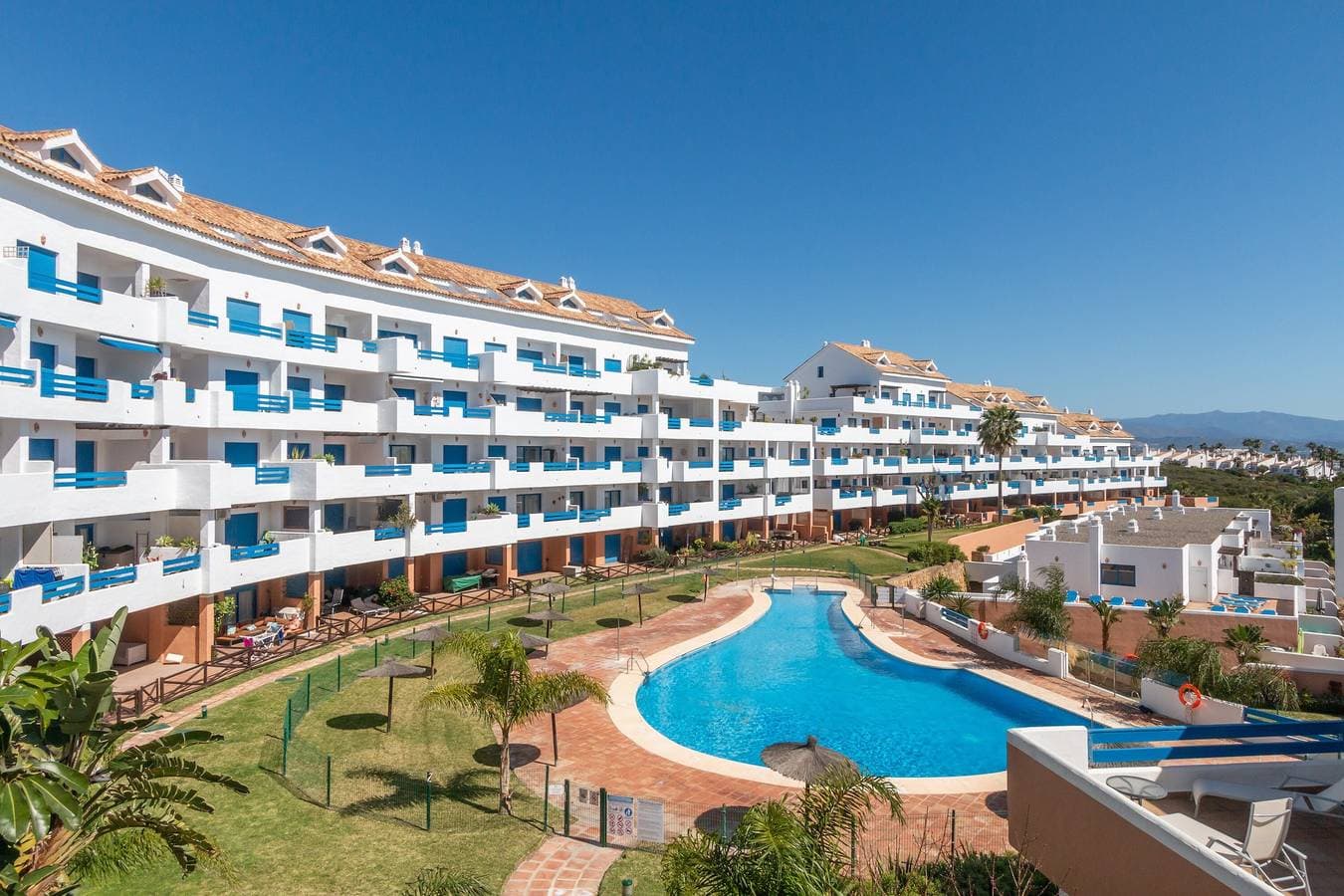Foto 2 von 28: Ferienwohnung 'Duquesa Suites Golf und Gärten' mit Pool zur gemeinsamen Nutzung und Klimaanlage