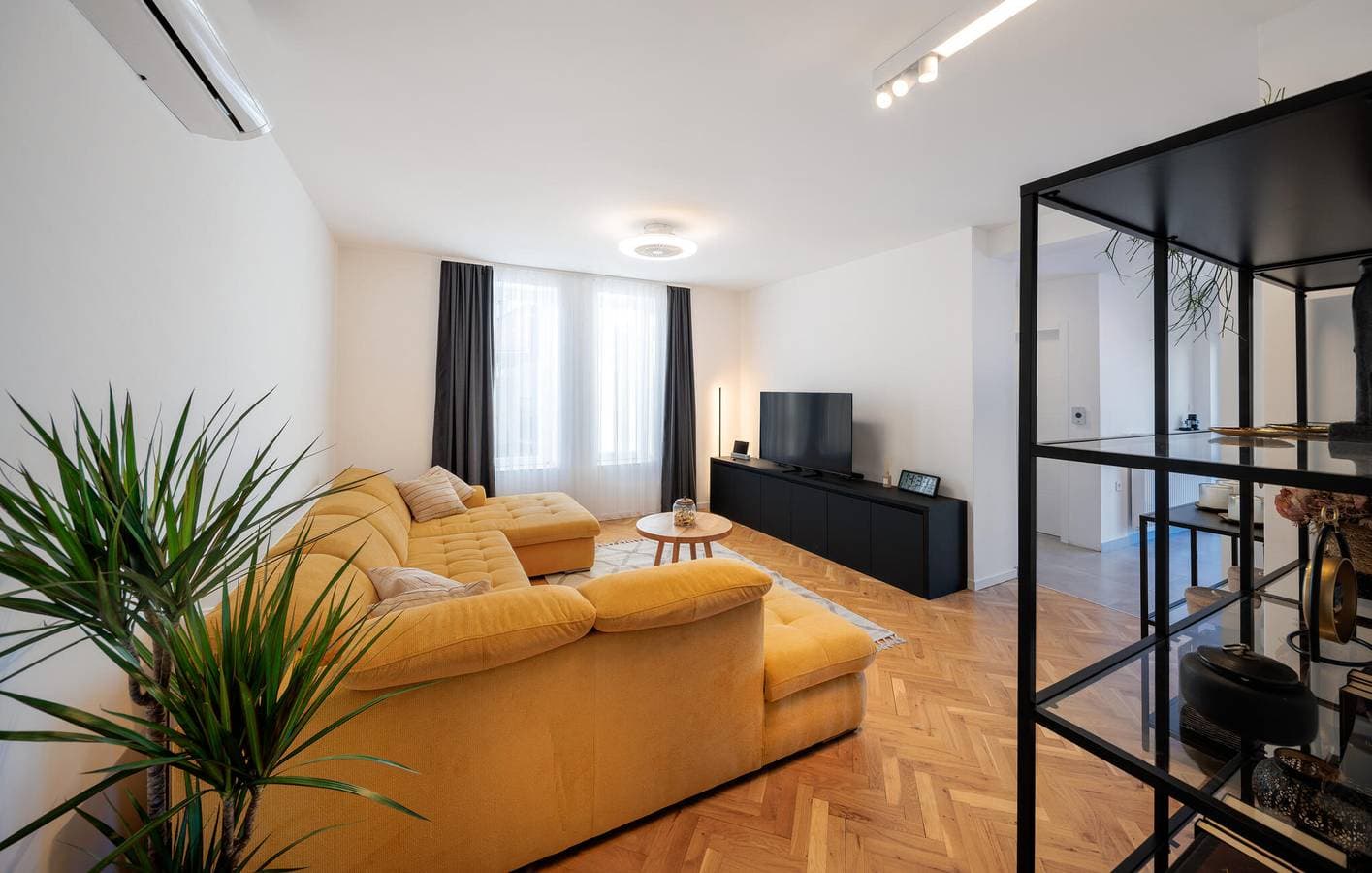 Foto 3 von 17: Gemütliche 200 m² große Wohnung mit Pool und Terrasse in der Nähe des Flusses Dunavac
