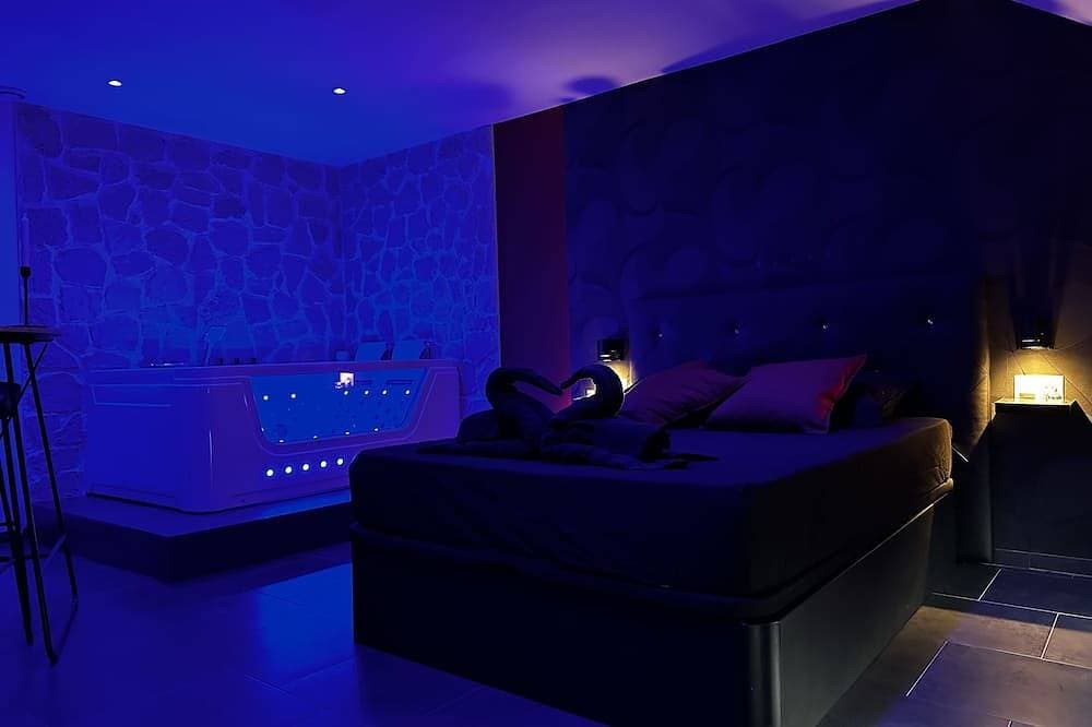 Foto 2 von 18: Love Room Avec Jacuzzi