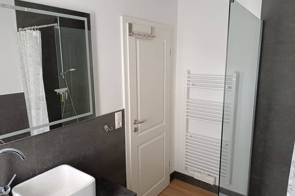 Foto 9 von 30: Ferienhaus mit Seezugang, Steg, Ruderboot, Fasssauna und Wallbox