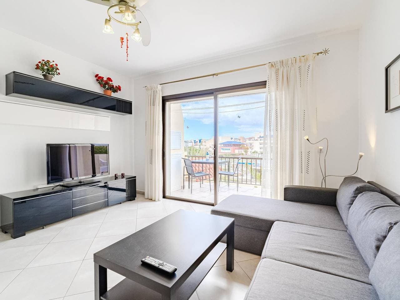 Foto 8 von 15: Luxuriöses Apartment am Strand mit Pool und Terrasse