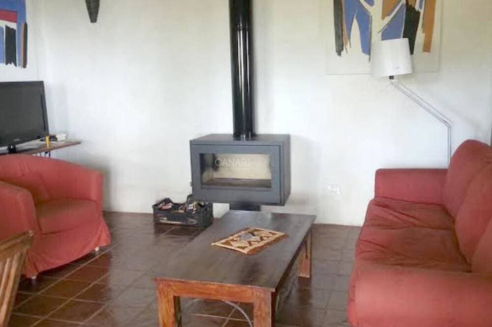 Foto 5 von 15: Restauriertes kanarisches Ferienhaus El Roble mit privatem Pool in Fon