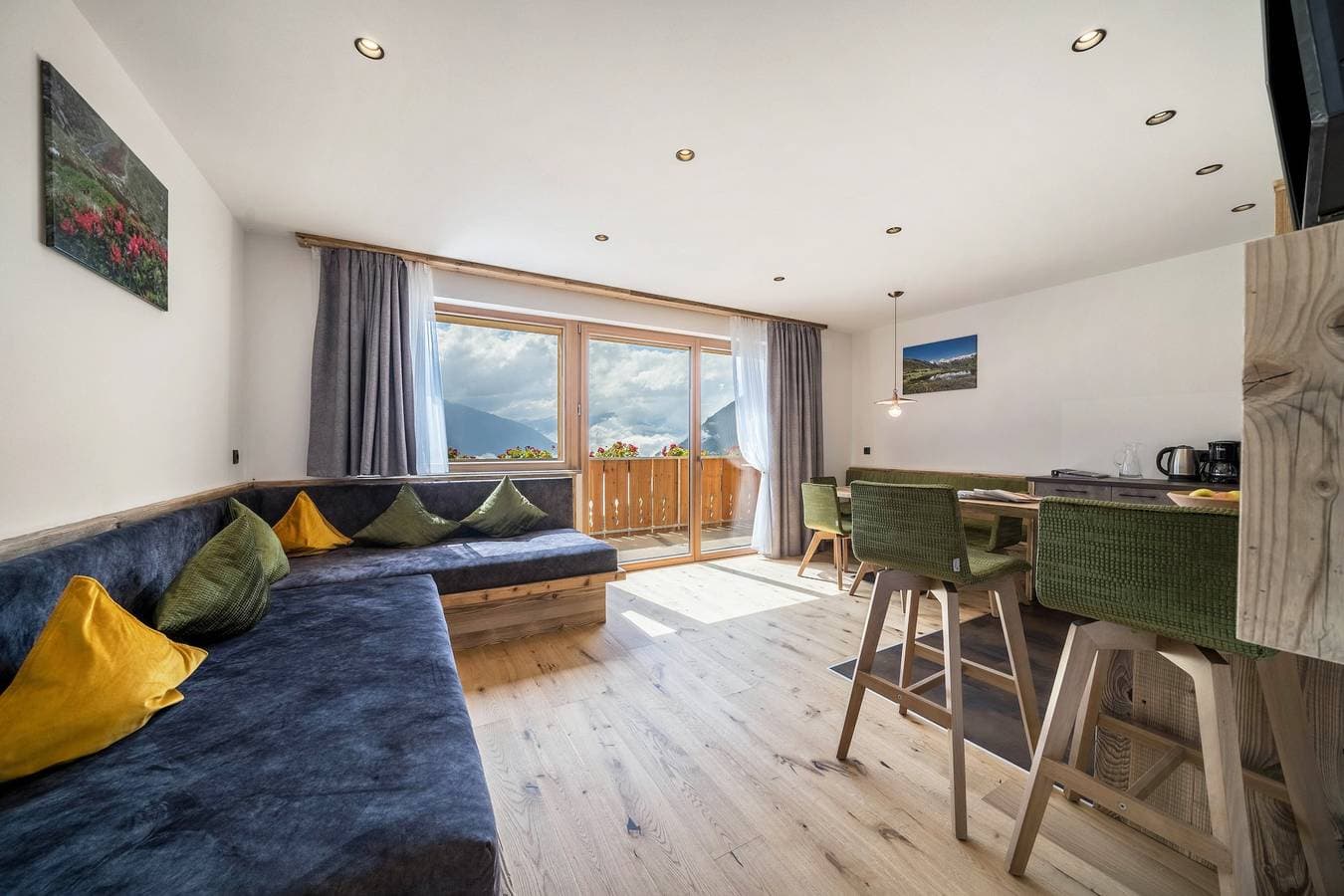 Foto 8 von 37: Apartment 'Waldes Duft - Patleidhof' mit Bergblick und privater Sauna am Balkon