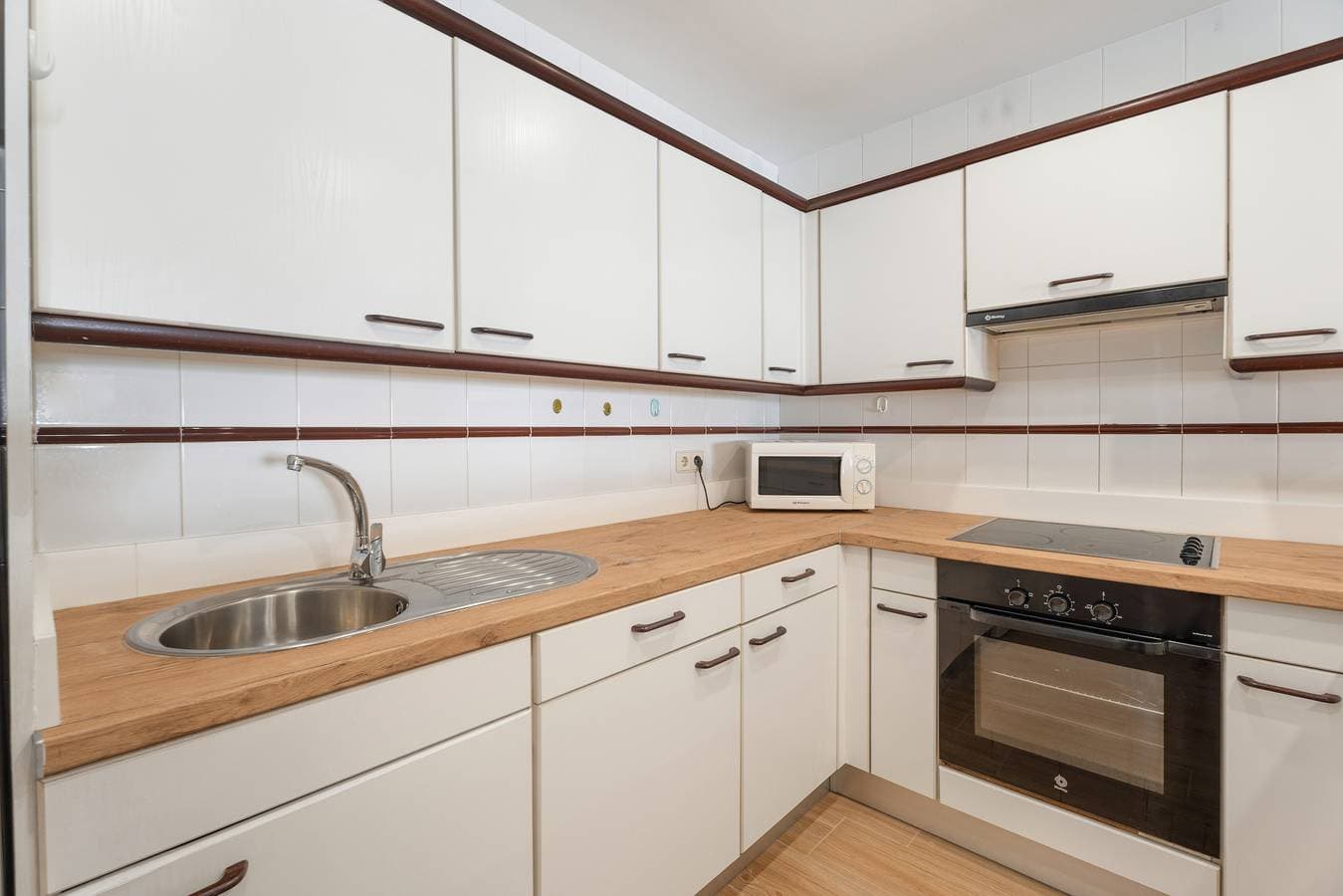Foto 9 von 28: Ferienwohnung 'Tomasol' mit Meerblick, privater Terrasse und WLAN