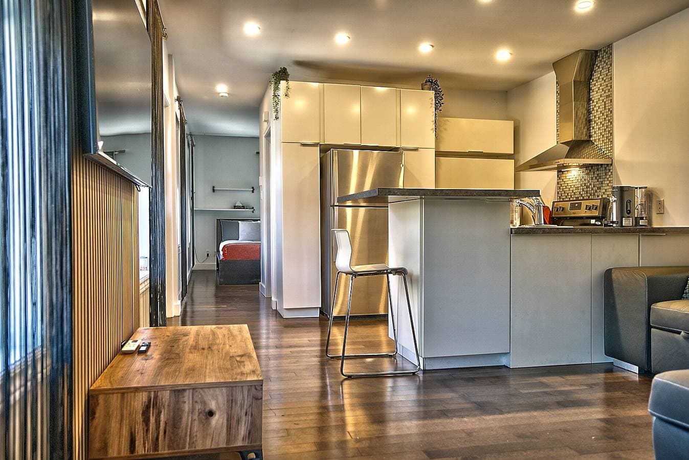 Foto 10 von 20: Downtown Sherby – zentral, Parkplatz, Kingsize-Bett, 3 Schlafplätze