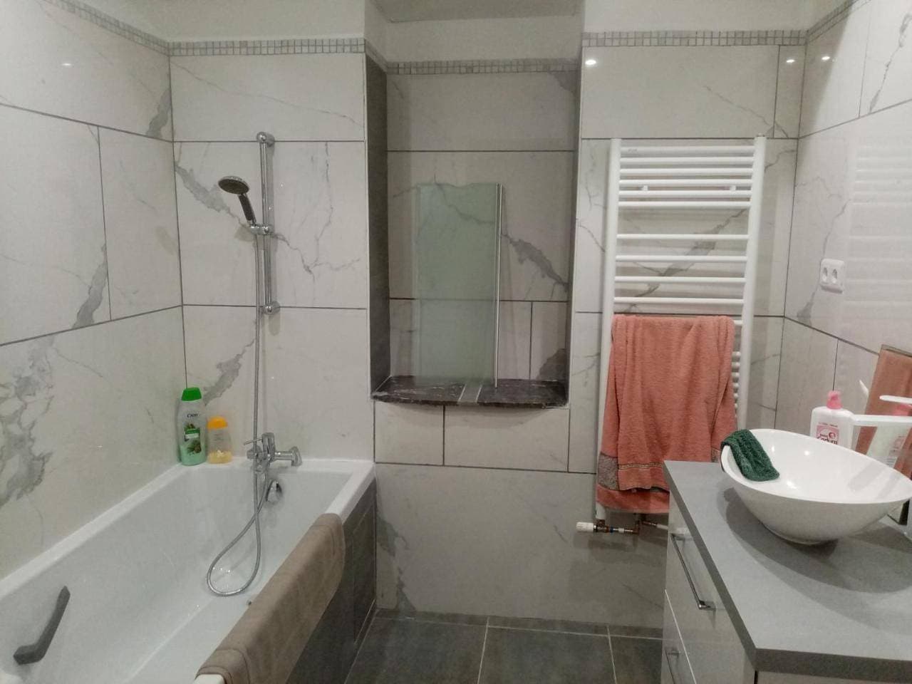 Foto 6 von 6: Double Room with Private Bathroom