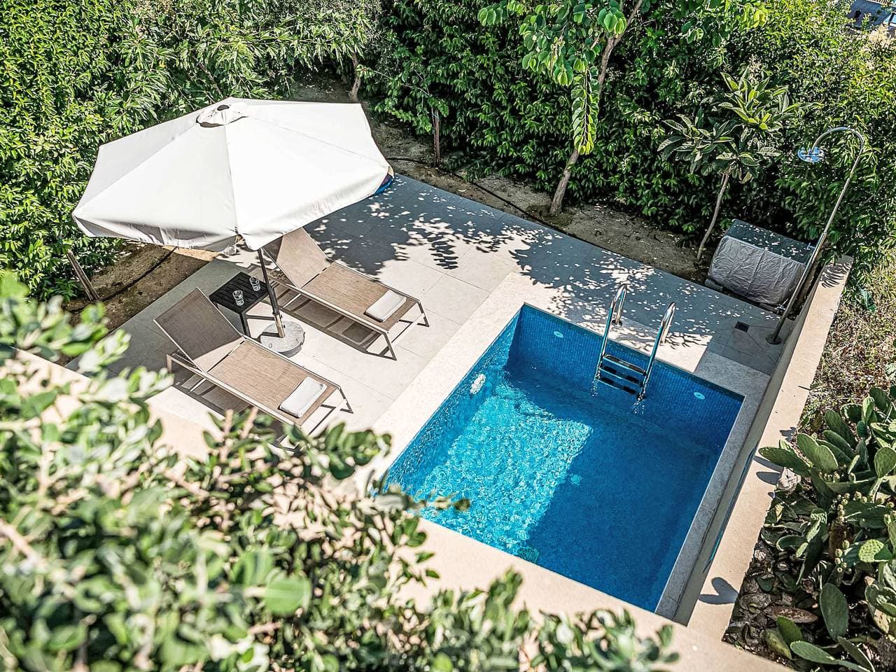 Foto 4 von 32: Villa Anthos - Luxuriöse 1-Bdr Villa, ''Beheizter'' Pool