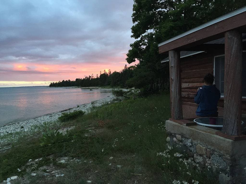 Foto 11 von 13: Rustikales authentisches Michigan-Blockhaus