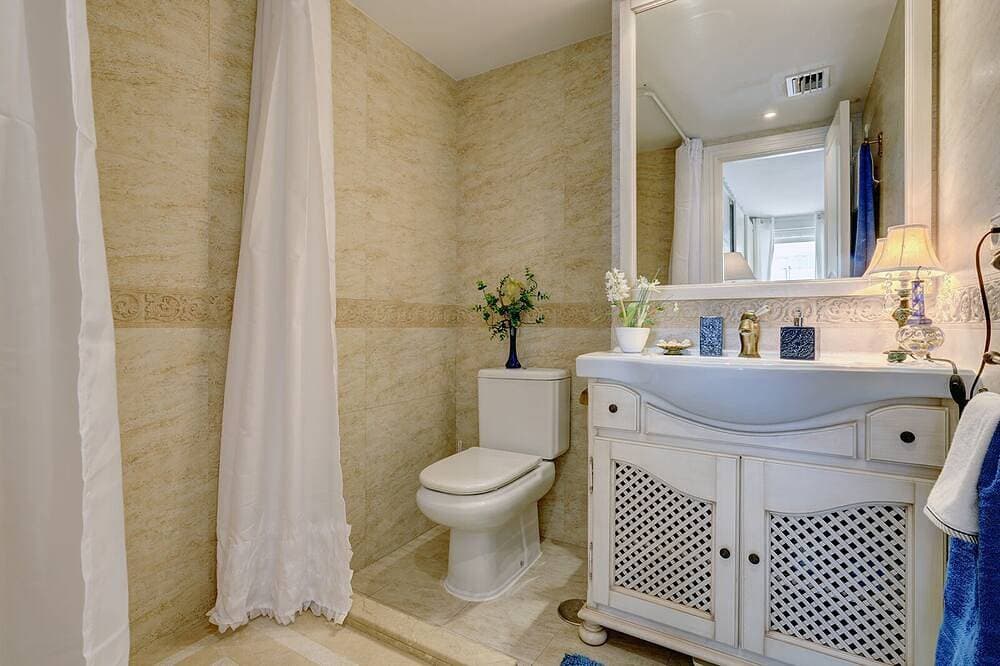 Foto 13 von 30: Apartment-Ensuite mit Bad
