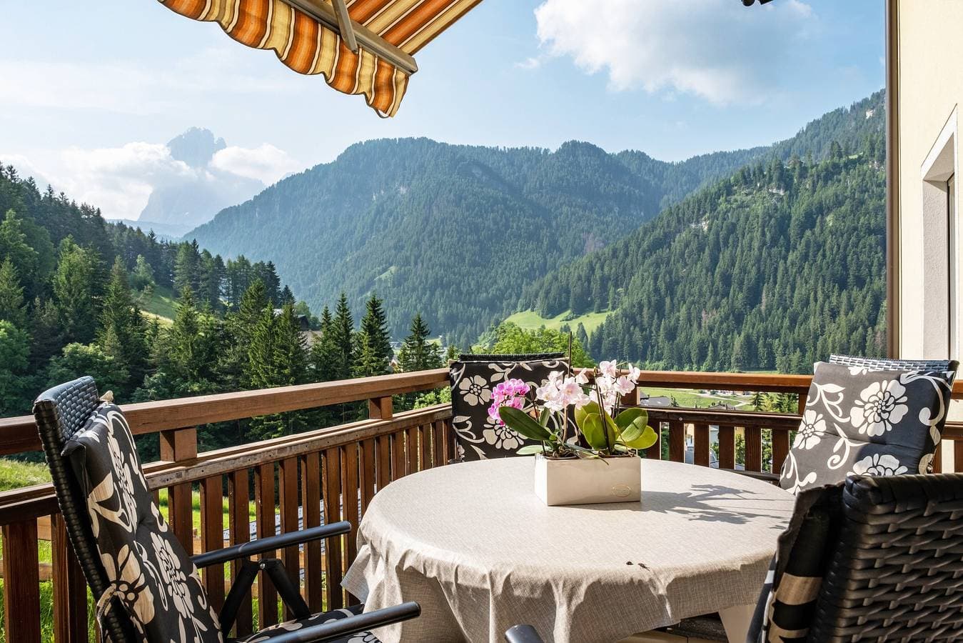 Foto 2 von 29: Ferienwohnung "Salman" mit Bergblick, Balkon und WLAN