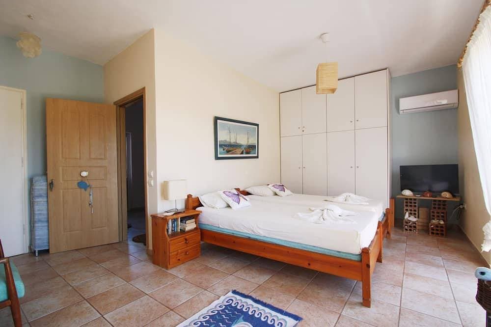 Foto 8 von 30: Mandola Studios Beachside - Skala Beach (Blue Studio)